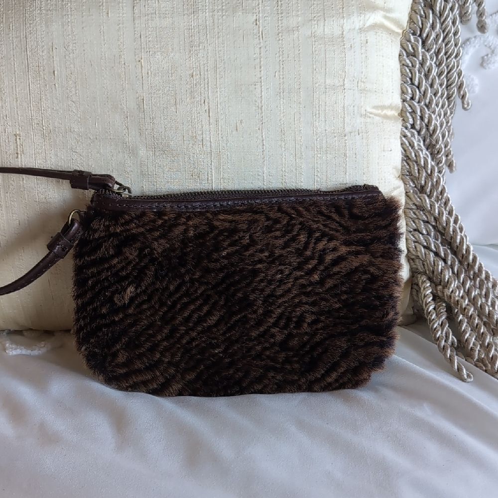 Patricia Nash Italian Sherpa / Leather Wristlet🤎NWOT